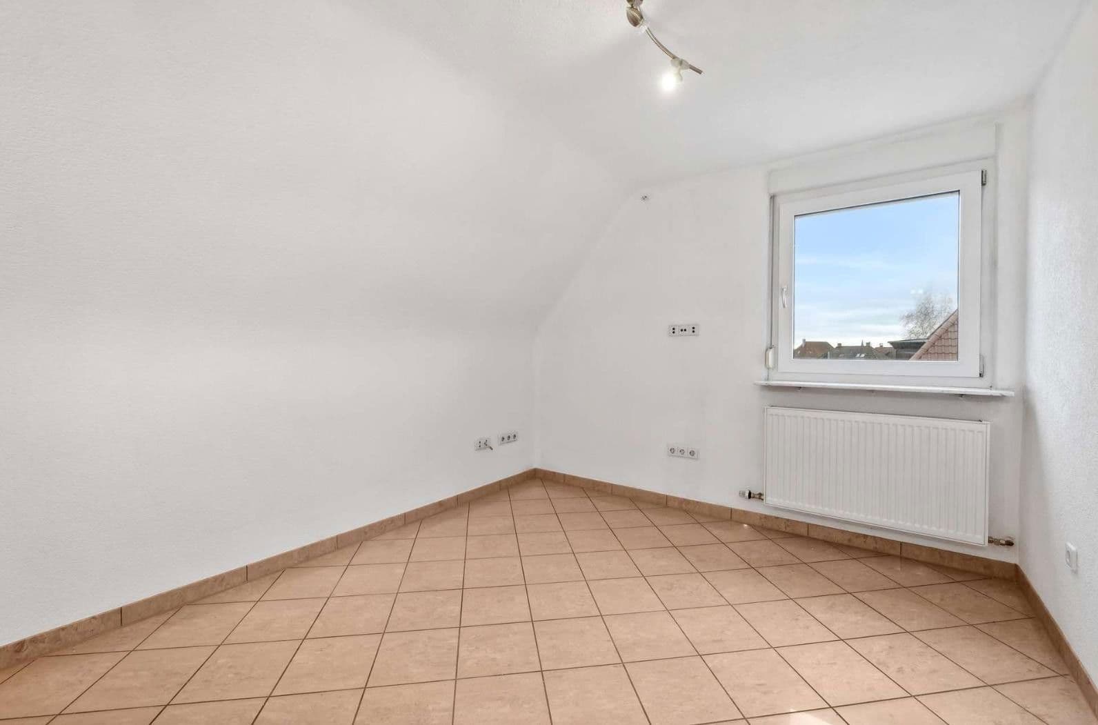 Prenájom bytu 3-izbový 85 m², Friedrich-Ebert-Straße 3, Neckarsulm, Bádensko-Wurttembersko Prenájom bytu 3-izbový 85 m², Friedrich-Ebert-Straße 3, Neckarsulm, Bádensko-Wurttembersko