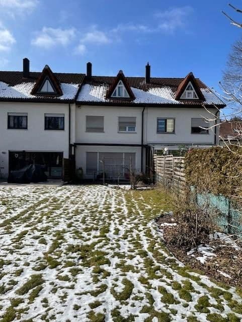 Predaj domu 146 m², pozemek 246 m², Königsberger Strasse 47, Bad Dürrheim, Bádensko-Wurttembersko Predaj domu 146 m², pozemek 246 m², Königsberger Strasse 47, Bad Dürrheim, Bádensko-Wurttembersko