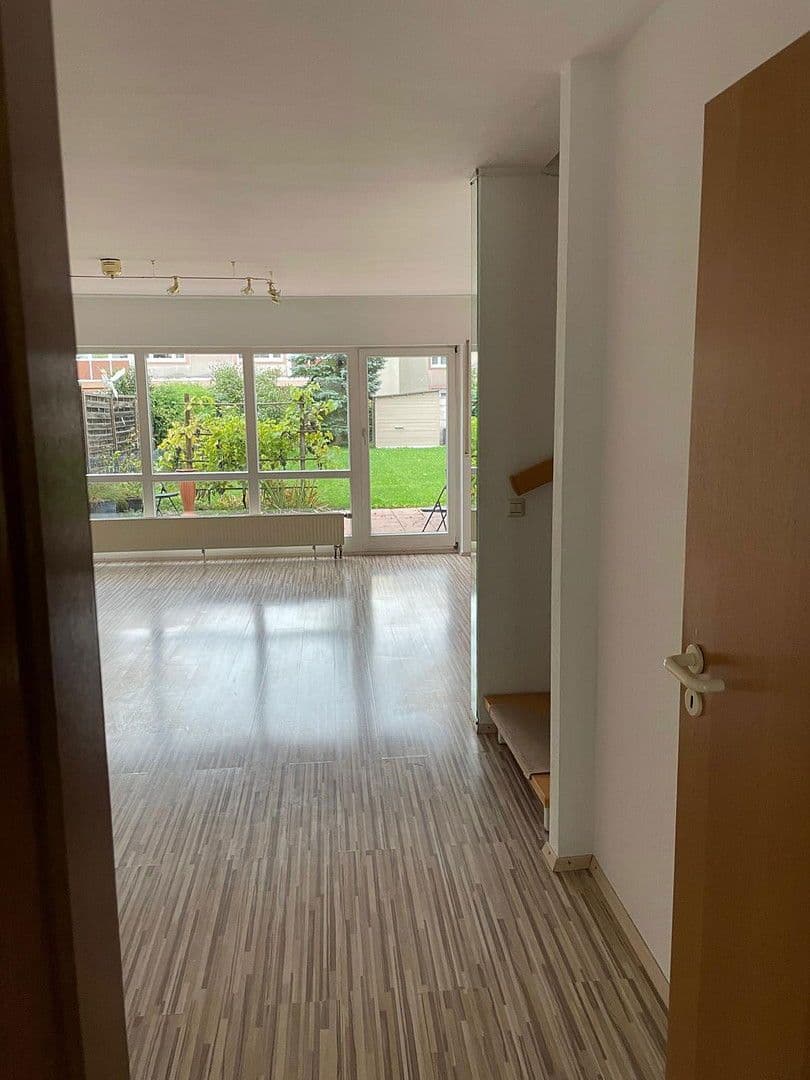 Predaj domu 146 m², pozemek 246 m², Königsberger Strasse 47, Bad Dürrheim, Bádensko-Wurttembersko Predaj domu 146 m², pozemek 246 m², Königsberger Strasse 47, Bad Dürrheim, Bádensko-Wurttembersko