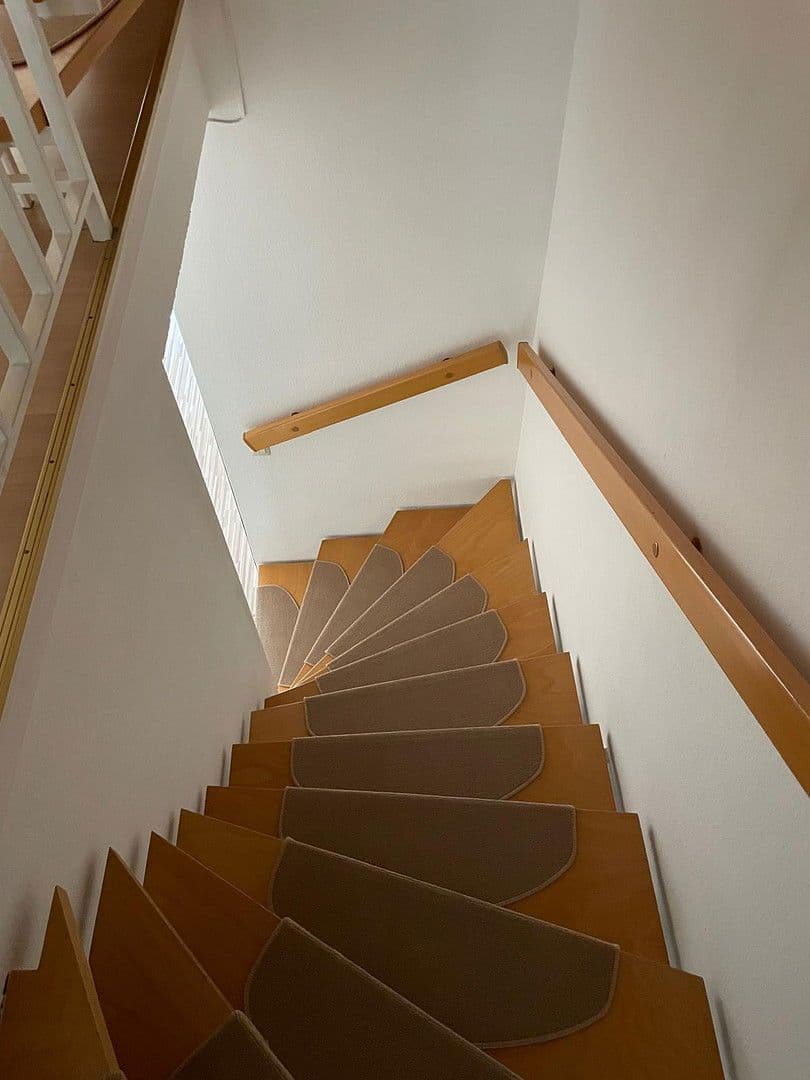 Predaj domu 146 m², pozemek 246 m², Königsberger Strasse 47, Bad Dürrheim, Bádensko-Wurttembersko Predaj domu 146 m², pozemek 246 m², Königsberger Strasse 47, Bad Dürrheim, Bádensko-Wurttembersko