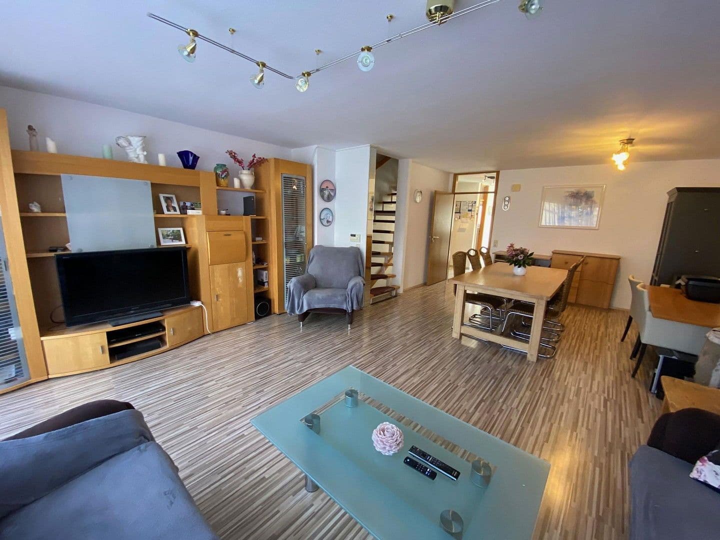 Predaj domu 146 m², pozemek 246 m², Königsberger Strasse 47, Bad Dürrheim, Bádensko-Wurttembersko Predaj domu 146 m², pozemek 246 m², Königsberger Strasse 47, Bad Dürrheim, Bádensko-Wurttembersko