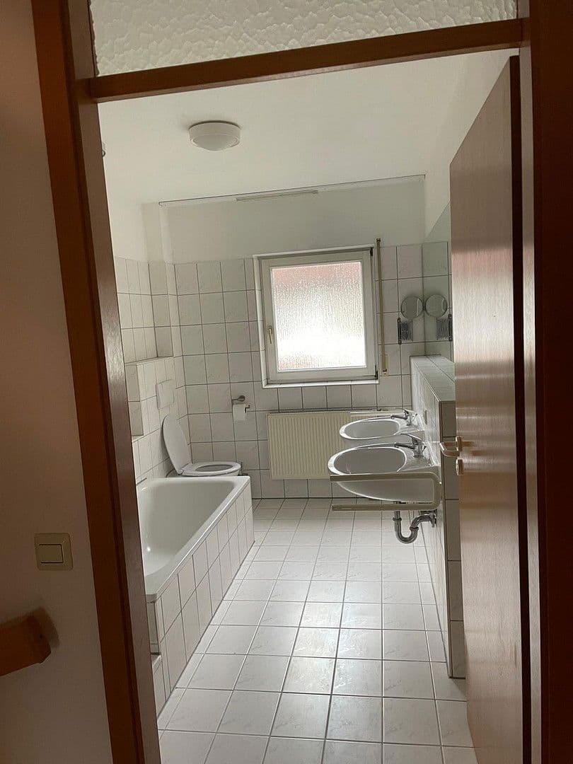 Predaj domu 146 m², pozemek 246 m², Königsberger Strasse 47, Bad Dürrheim, Bádensko-Wurttembersko Predaj domu 146 m², pozemek 246 m², Königsberger Strasse 47, Bad Dürrheim, Bádensko-Wurttembersko