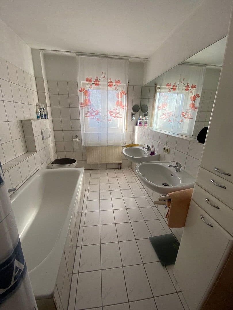 Predaj domu 146 m², pozemek 246 m², Königsberger Strasse 47, Bad Dürrheim, Bádensko-Wurttembersko Predaj domu 146 m², pozemek 246 m², Königsberger Strasse 47, Bad Dürrheim, Bádensko-Wurttembersko