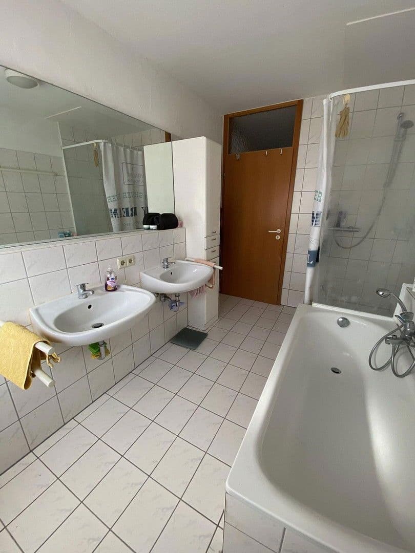 Predaj domu 146 m², pozemek 246 m², Königsberger Strasse 47, Bad Dürrheim, Bádensko-Wurttembersko Predaj domu 146 m², pozemek 246 m², Königsberger Strasse 47, Bad Dürrheim, Bádensko-Wurttembersko