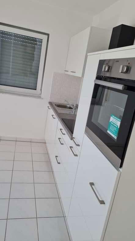 Prenájom kancelárie 90 m², Max-Planck-Str. 11, Alzenau, Bavorsko Prenájom kancelárie 90 m², Max-Planck-Str. 11, Alzenau, Bavorsko