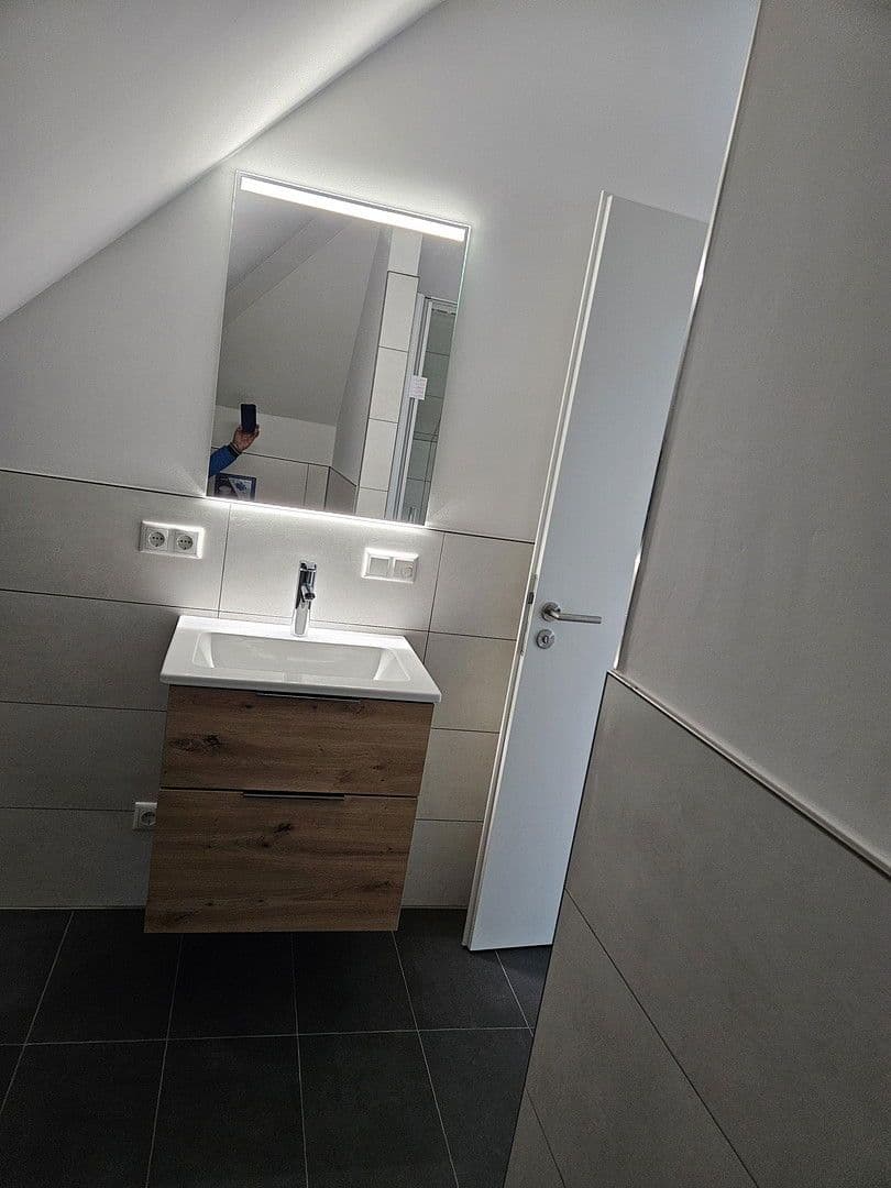 Prenájom bytu 3-izbový 90 m², Pfarrkirchner Str. 105 b, Eggenfelden, Bavorsko Prenájom bytu 3-izbový 90 m², Pfarrkirchner Str. 105 b, Eggenfelden, Bavorsko