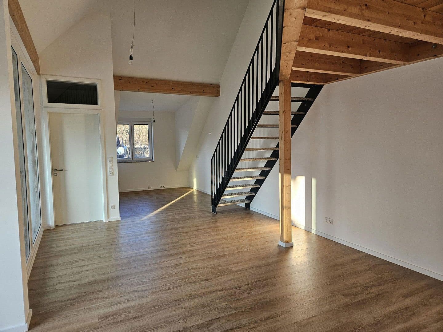 Prenájom bytu 3-izbový 90 m², Pfarrkirchner Str. 105 b, Eggenfelden, Bavorsko Prenájom bytu 3-izbový 90 m², Pfarrkirchner Str. 105 b, Eggenfelden, Bavorsko