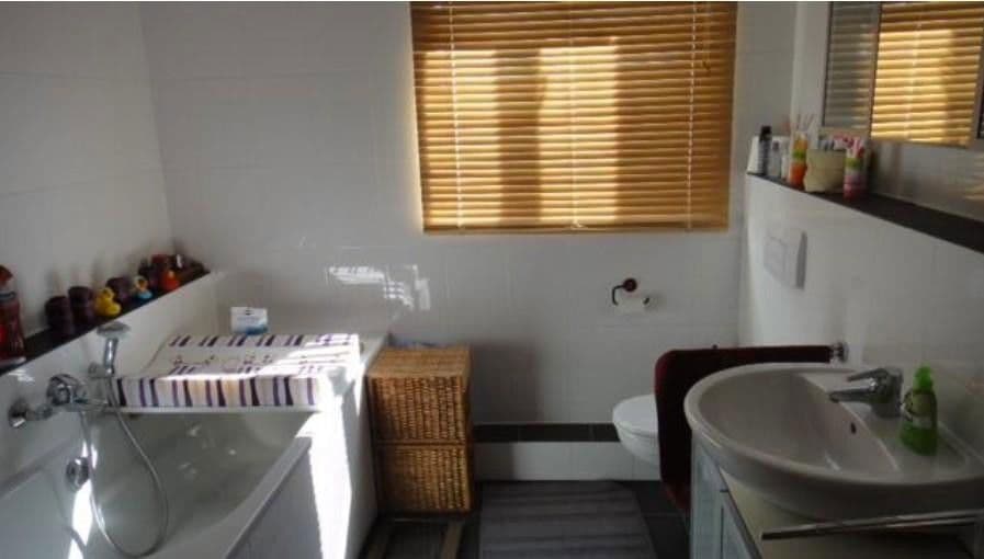 Prenájom domu 140 m², pozemek 220 m², Leverkusen, Severné Porýnie - Westfálsko Prenájom domu 140 m², pozemek 220 m², Leverkusen, Severné Porýnie - Westfálsko