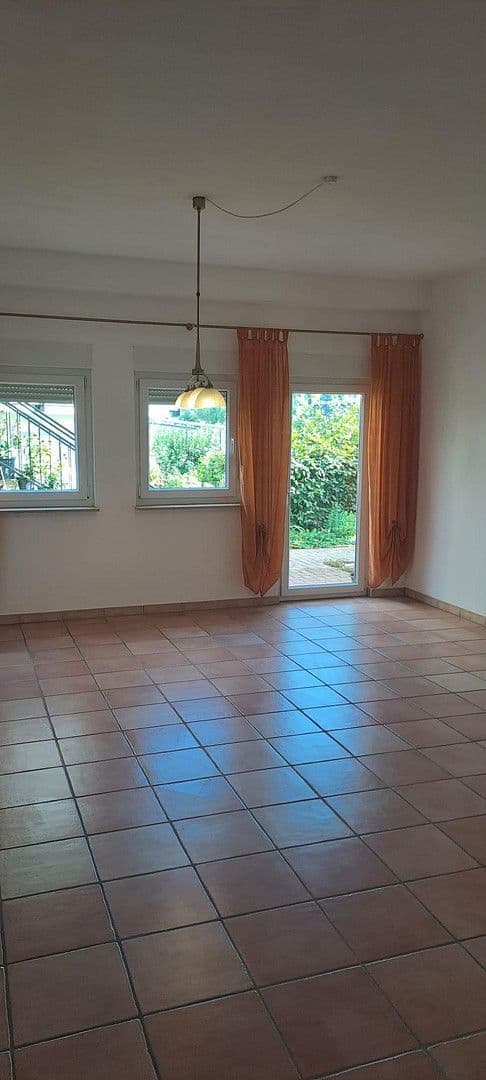 Predaj domu 211 m², pozemek 311 m², Freyburger Allee 16, Nierstein, Porýnie-Falcko Predaj domu 211 m², pozemek 311 m², Freyburger Allee 16, Nierstein, Porýnie-Falcko