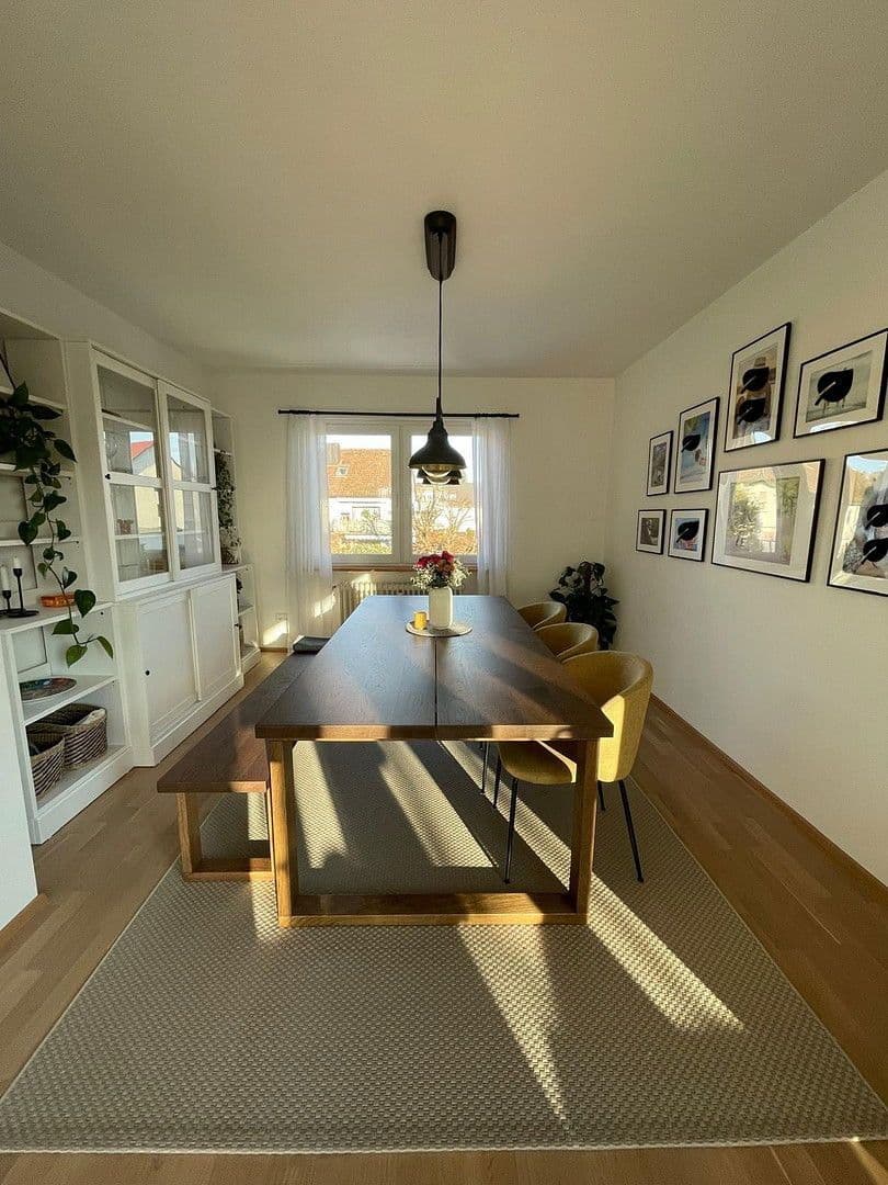 Prenájom bytu 3-izbový 94 m², Nürnberg, Bavorsko Prenájom bytu 3-izbový 94 m², Nürnberg, Bavorsko