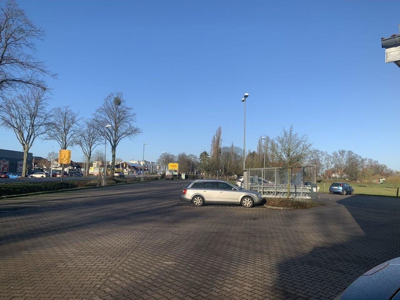 Prenájom nebytového priestoru 6.000 m², Niedernwöhren, Dolné Sasko Prenájom nebytového priestoru 6.000 m², Niedernwöhren, Dolné Sasko