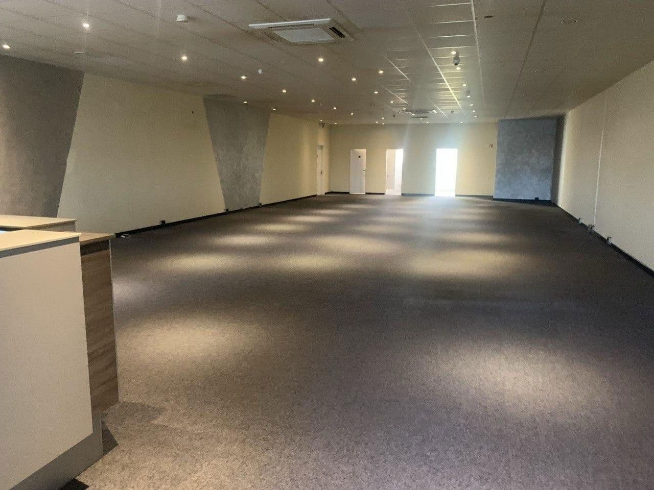 Prenájom nebytového priestoru 6.000 m², Niedernwöhren, Dolné Sasko Prenájom nebytového priestoru 6.000 m², Niedernwöhren, Dolné Sasko