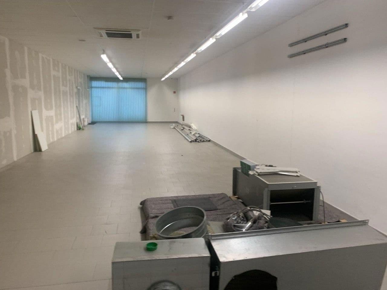 Prenájom nebytového priestoru 6.000 m², Niedernwöhren, Dolné Sasko Prenájom nebytového priestoru 6.000 m², Niedernwöhren, Dolné Sasko