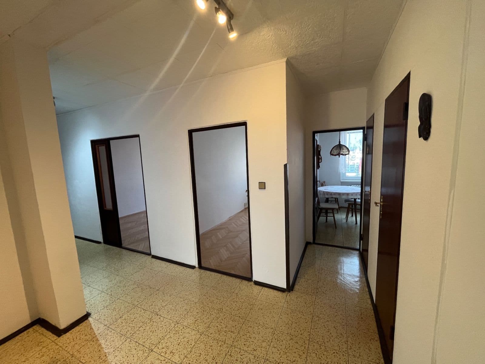 Prenájom bytu 3-izbový 72 m², Okořská, Praha, Praha Prenájom bytu 3-izbový 72 m², Okořská, Praha, Praha