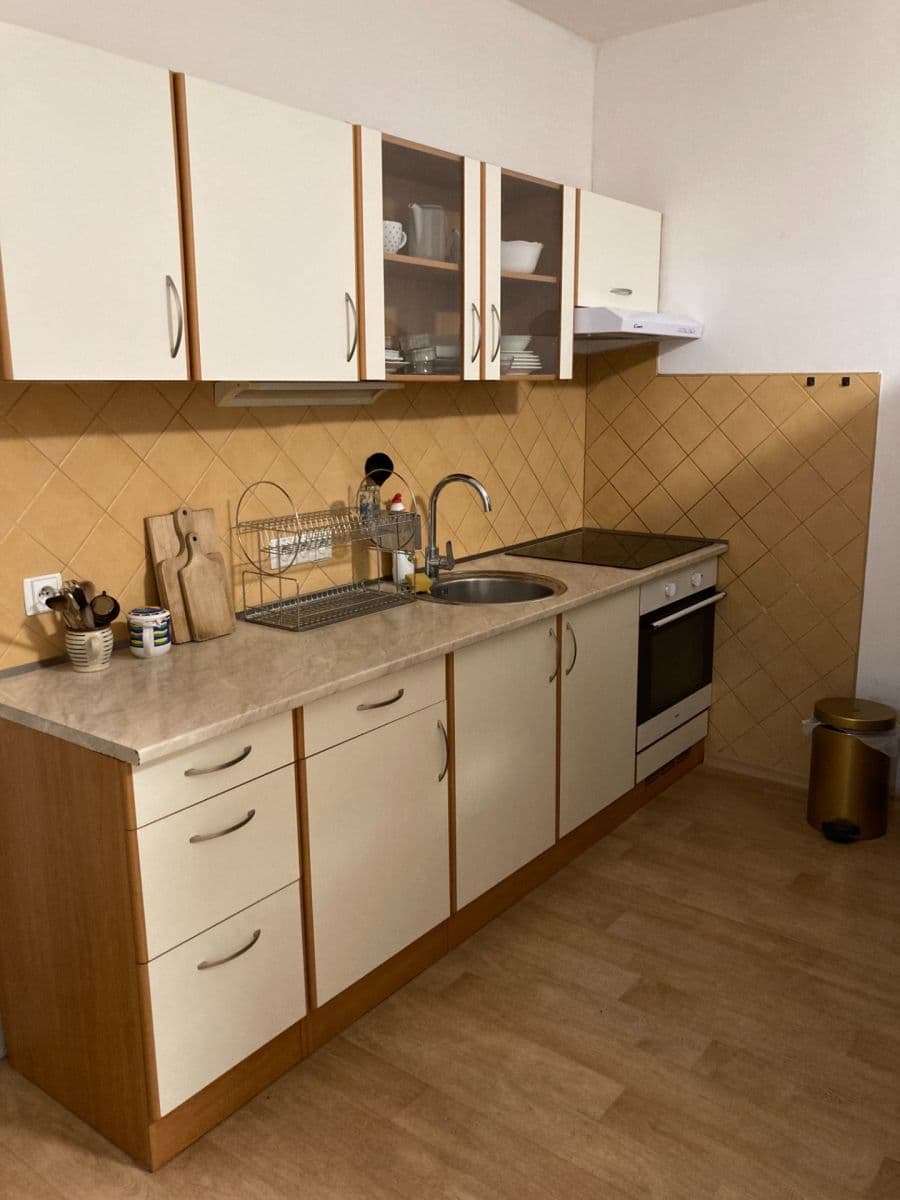 Prenájom bytu 2-izbový 47 m², třída Edvarda Beneše, Hradec Králové, Královéhradecký kraj Prenájom bytu 2-izbový 47 m², třída Edvarda Beneše, Hradec Králové, Královéhradecký kraj