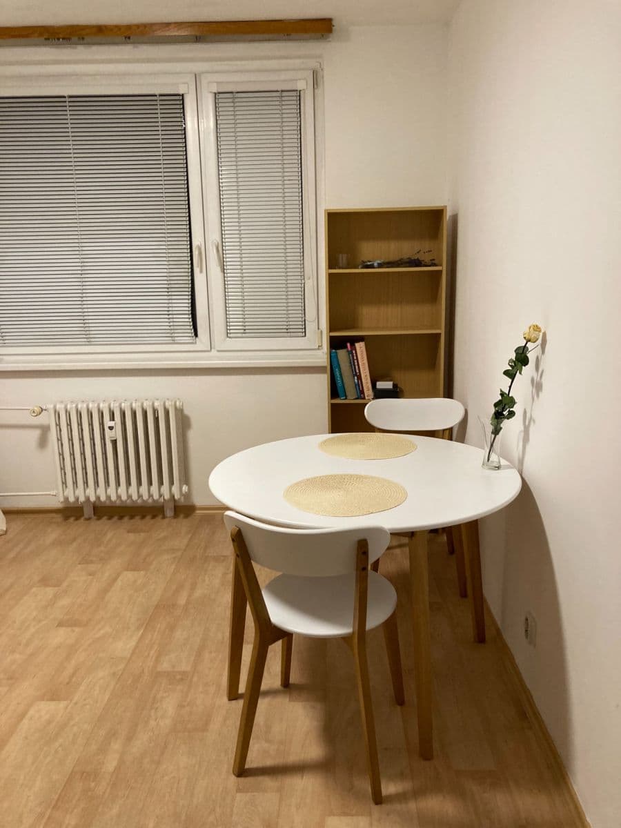 Prenájom bytu 2-izbový 47 m², třída Edvarda Beneše, Hradec Králové, Královéhradecký kraj Prenájom bytu 2-izbový 47 m², třída Edvarda Beneše, Hradec Králové, Královéhradecký kraj