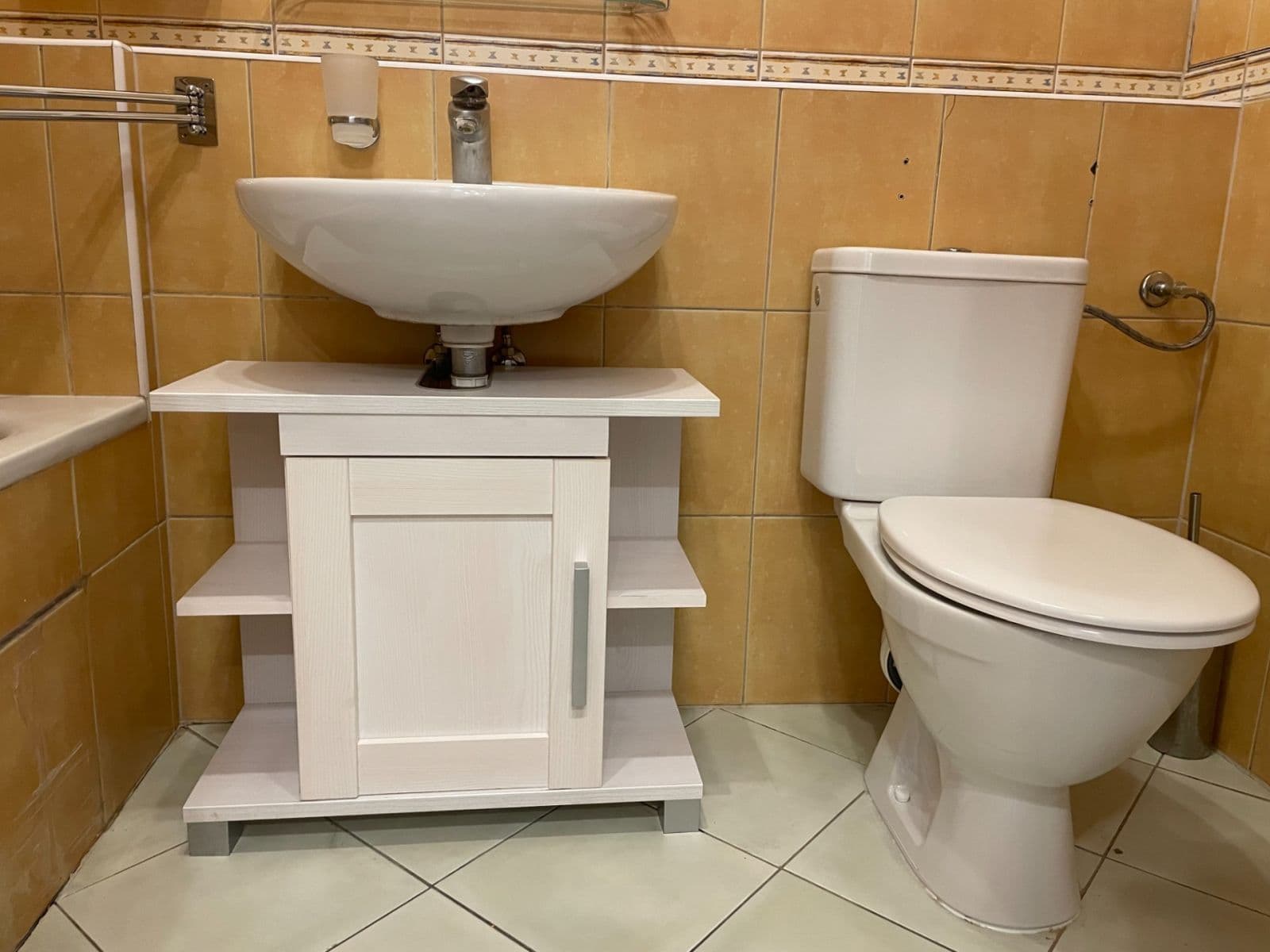 Prenájom bytu 1-izbový 36 m², Hnězdenská, Praha, Praha Prenájom bytu 1-izbový 36 m², Hnězdenská, Praha, Praha