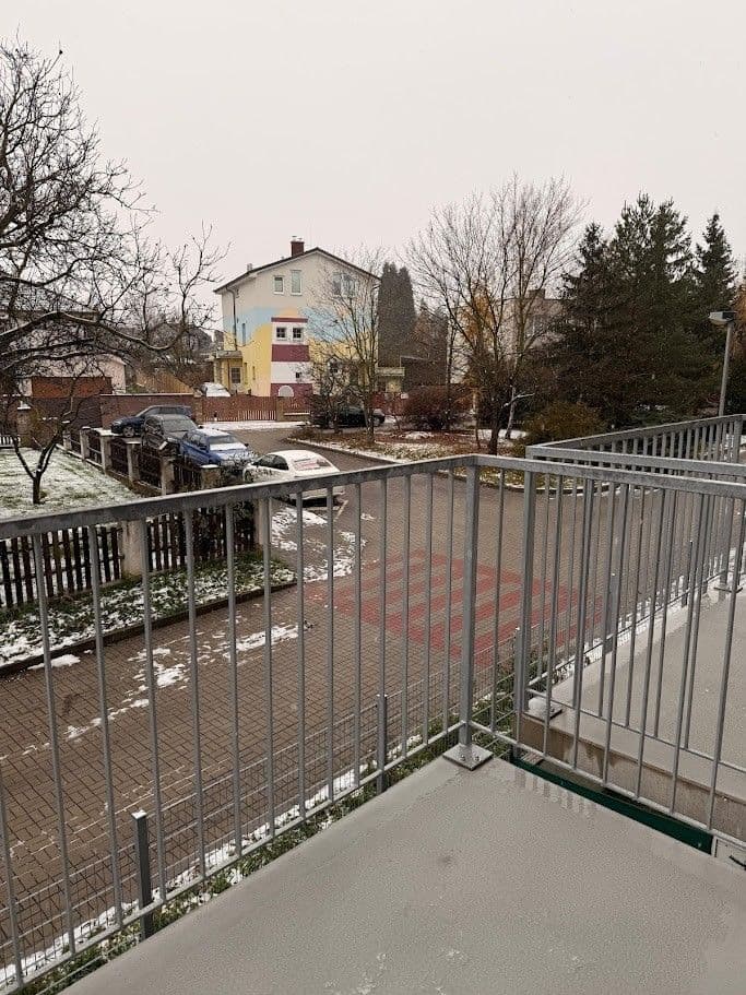 Prenájom bytu 1-izbový 30 m², Českobrodská, Praha, Praha Prenájom bytu 1-izbový 30 m², Českobrodská, Praha, Praha