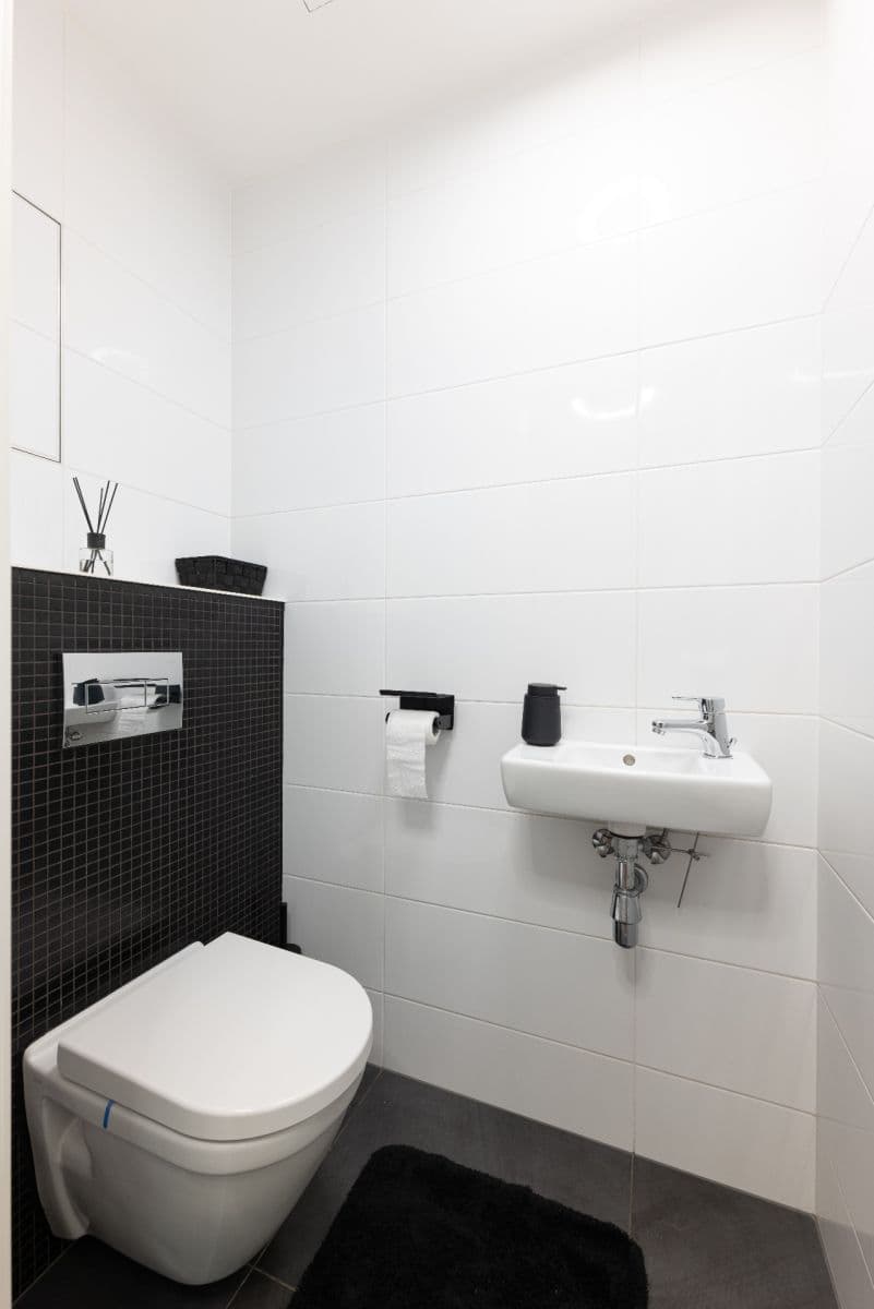 Predaj bytu 3-izbový 85 m², Novovysočanská, Praha, Praha Predaj bytu 3-izbový 85 m², Novovysočanská, Praha, Praha