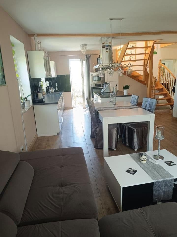 Predaj domu 225 m², pozemek 460 m², St. Egidien, Sasko Predaj domu 225 m², pozemek 460 m², St. Egidien, Sasko