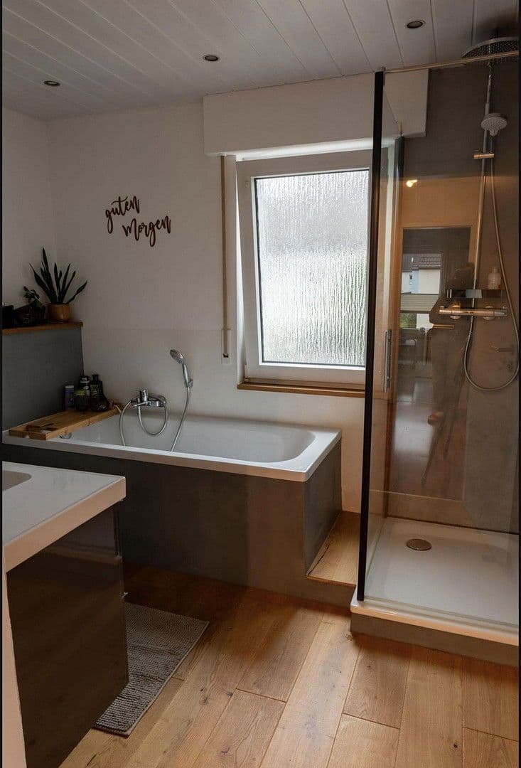 Predaj domu 118 m², pozemek 240 m², Wuppertal, Severné Porýnie - Westfálsko Predaj domu 118 m², pozemek 240 m², Wuppertal, Severné Porýnie - Westfálsko