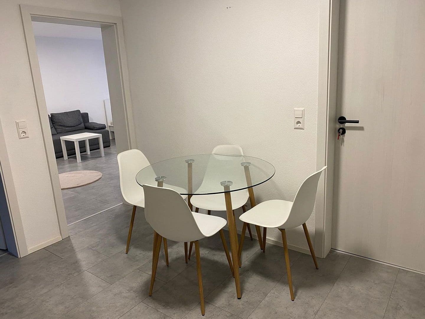 Prenájom bytu 20 m², Münster/ Stuttgart, Bádensko-Wurttembersko Prenájom bytu 20 m², Münster/ Stuttgart, Bádensko-Wurttembersko