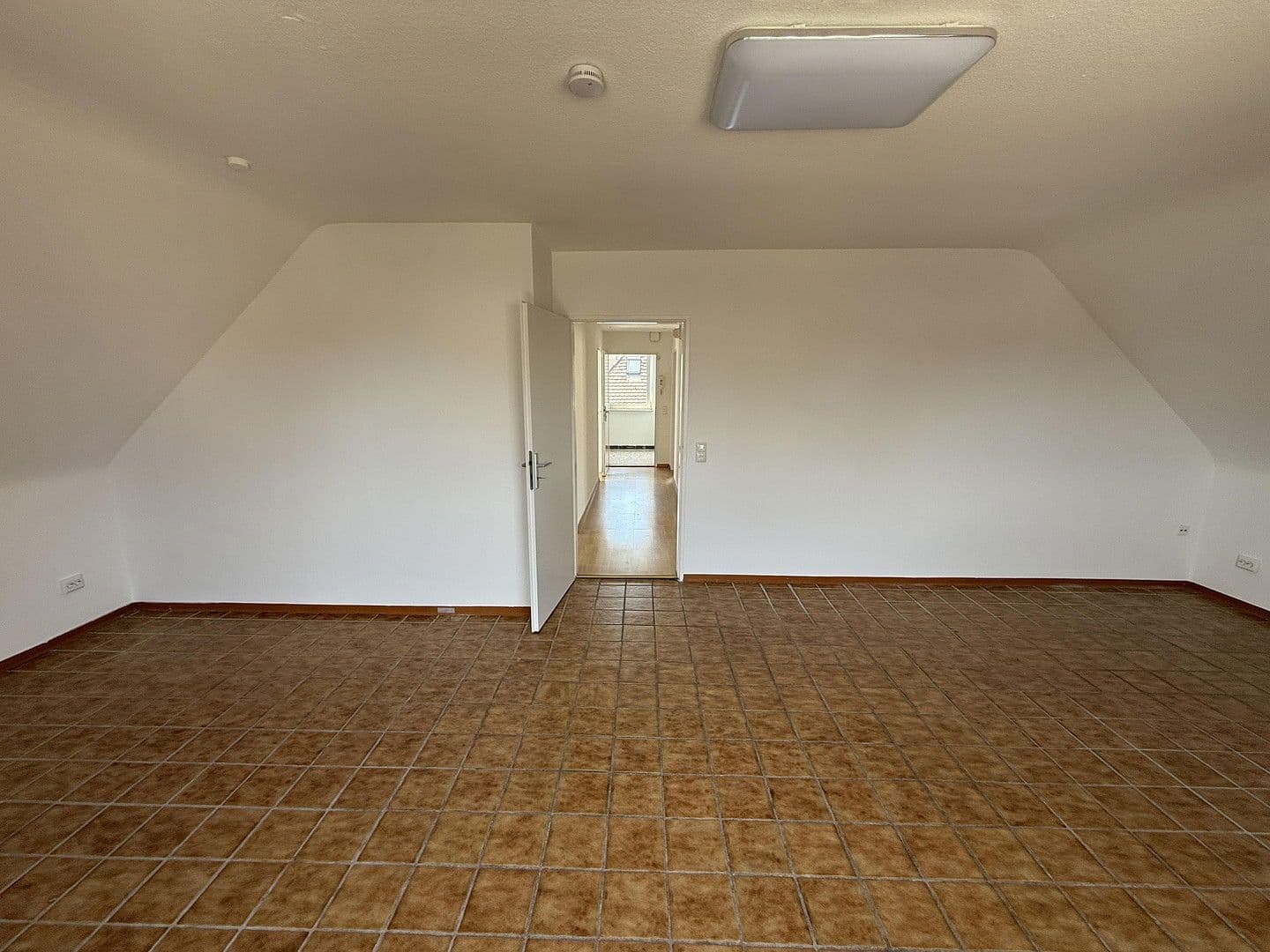 Prenájom bytu 3-izbový 75 m², Hanau, Hesensko Prenájom bytu 3-izbový 75 m², Hanau, Hesensko