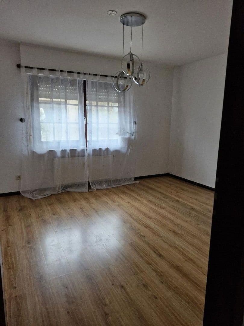 Prenájom bytu 5-izbový 110 m², Brücken (Pfalz), Porýnie-Falcko Prenájom bytu 5-izbový 110 m², Brücken (Pfalz), Porýnie-Falcko