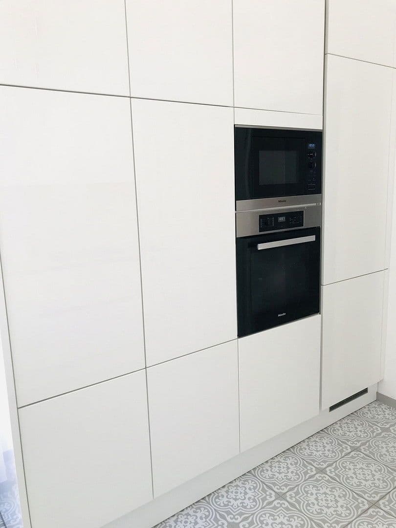 Prenájom bytu 3-izbový 100 m², Wiesbaden, Hesensko Prenájom bytu 3-izbový 100 m², Wiesbaden, Hesensko