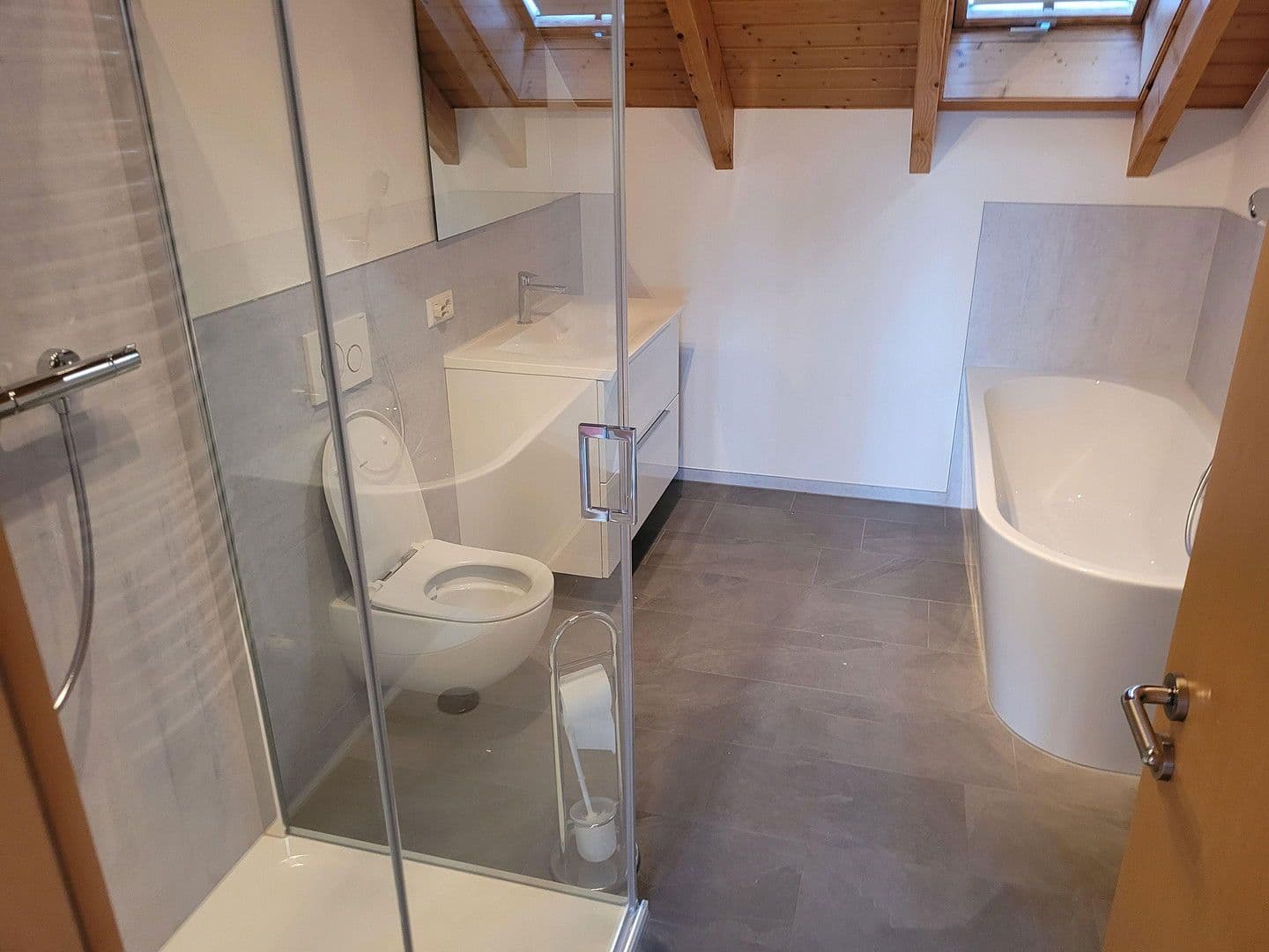 Prenájom bytu 4-izbový 130 m², Laufenburg (Baden), Bádensko-Wurttembersko Prenájom bytu 4-izbový 130 m², Laufenburg (Baden), Bádensko-Wurttembersko