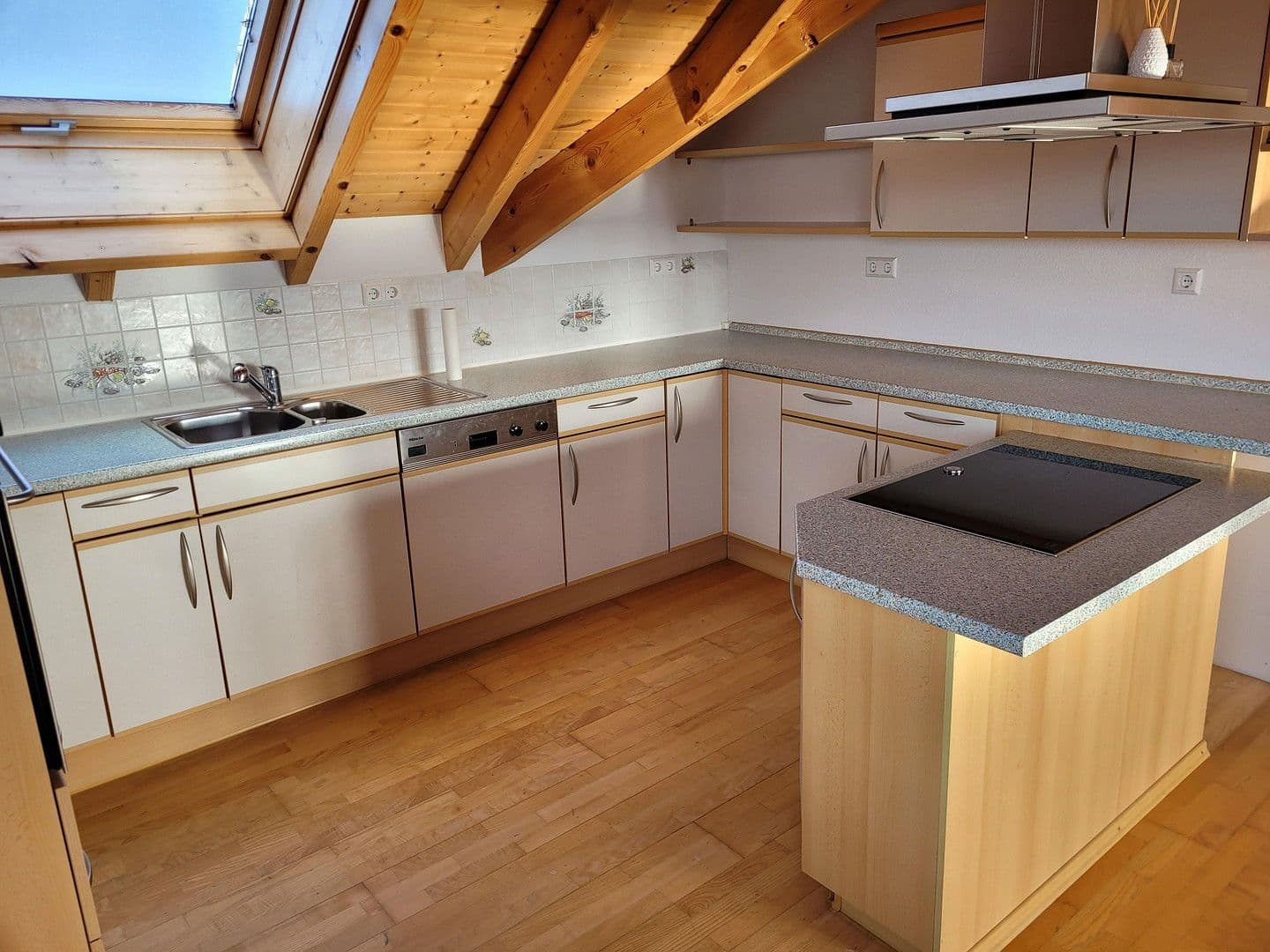 Prenájom bytu 4-izbový 130 m², Laufenburg (Baden), Bádensko-Wurttembersko Prenájom bytu 4-izbový 130 m², Laufenburg (Baden), Bádensko-Wurttembersko