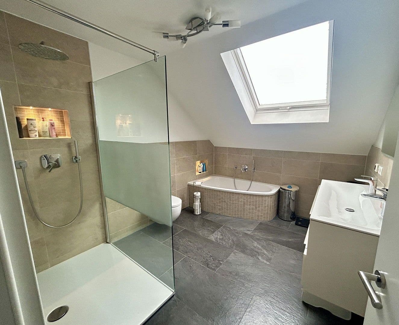 Prenájom domu 150 m², pozemek 350 m², Gräfelfing, Bavorsko Prenájom domu 150 m², pozemek 350 m², Gräfelfing, Bavorsko