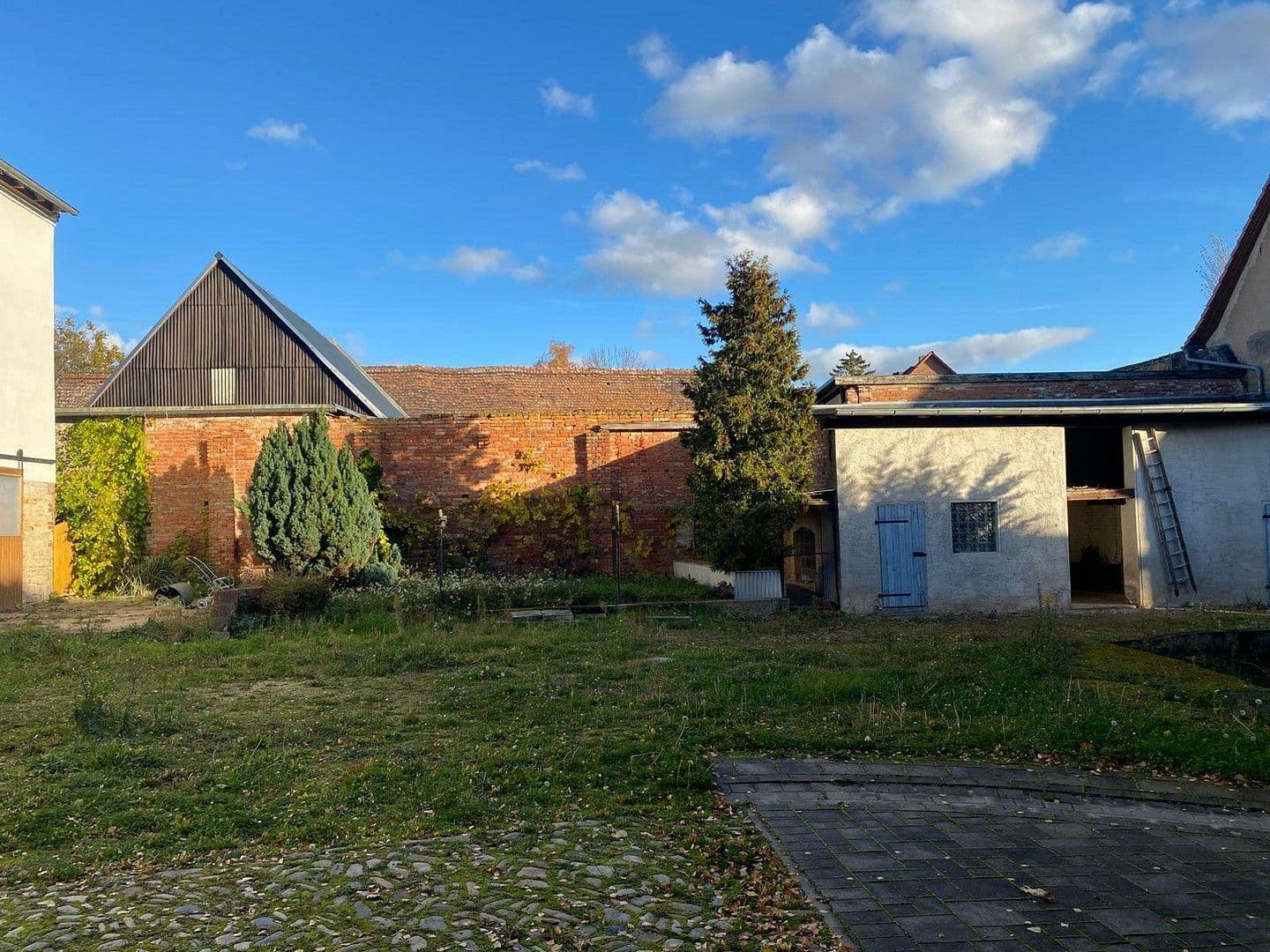 Predaj domu 260 m², pozemek 3.290 m², Nienburg (Saale), Sasko-Anhaltsko Predaj domu 260 m², pozemek 3.290 m², Nienburg (Saale), Sasko-Anhaltsko