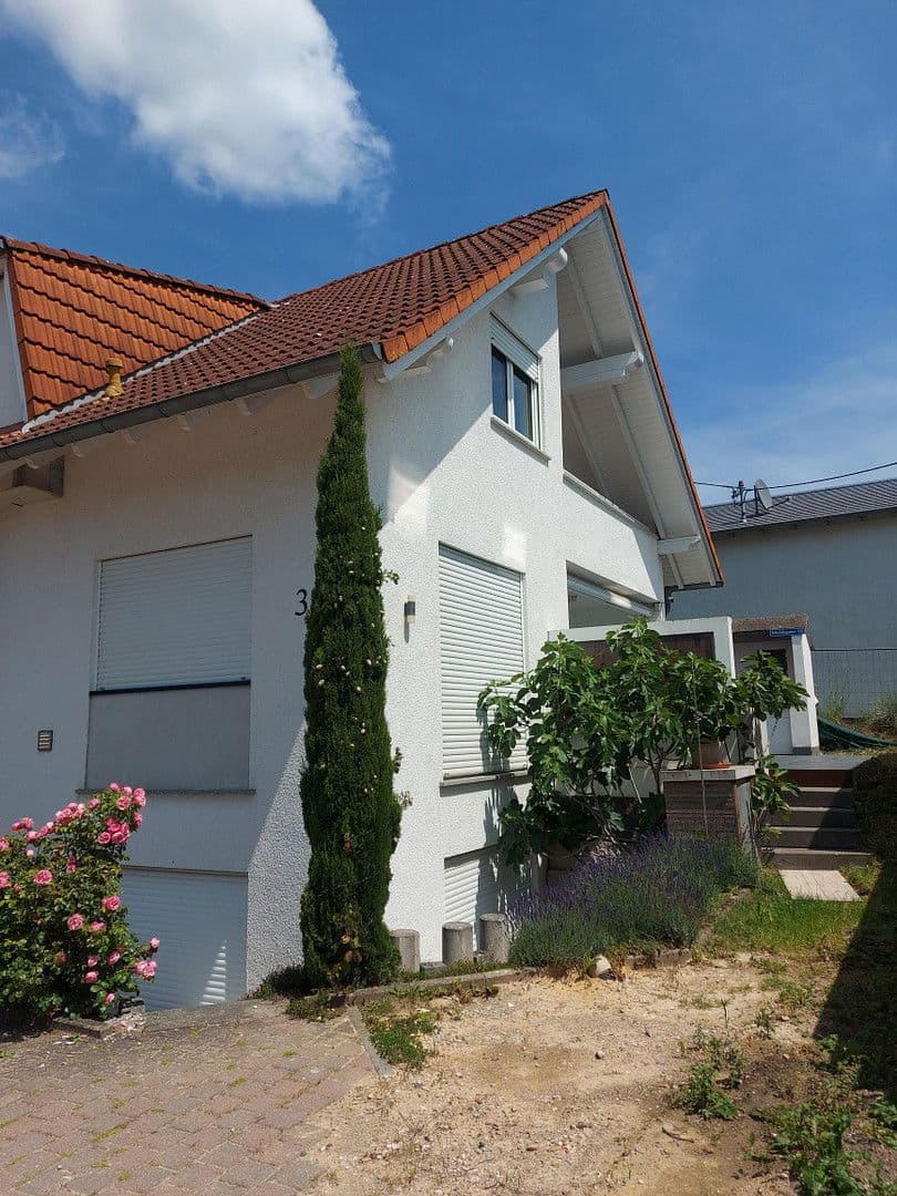 Predaj domu 177 m², pozemek 401 m², Waldalgesheim, Porýnie-Falcko Predaj domu 177 m², pozemek 401 m², Waldalgesheim, Porýnie-Falcko