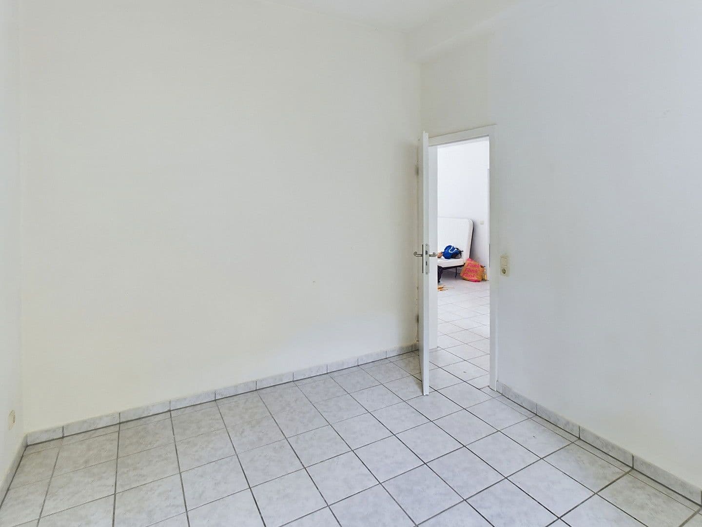 Prenájom bytu 3-izbový 70 m², Leyendeckerstraße 75, Köln, Severné Porýnie - Westfálsko Prenájom bytu 3-izbový 70 m², Leyendeckerstraße 75, Köln, Severné Porýnie - Westfálsko