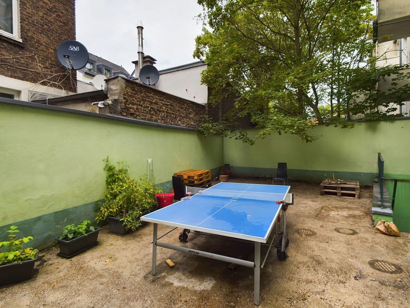 Prenájom bytu 3-izbový 70 m², Leyendeckerstraße 75, Köln, Severné Porýnie - Westfálsko Prenájom bytu 3-izbový 70 m², Leyendeckerstraße 75, Köln, Severné Porýnie - Westfálsko