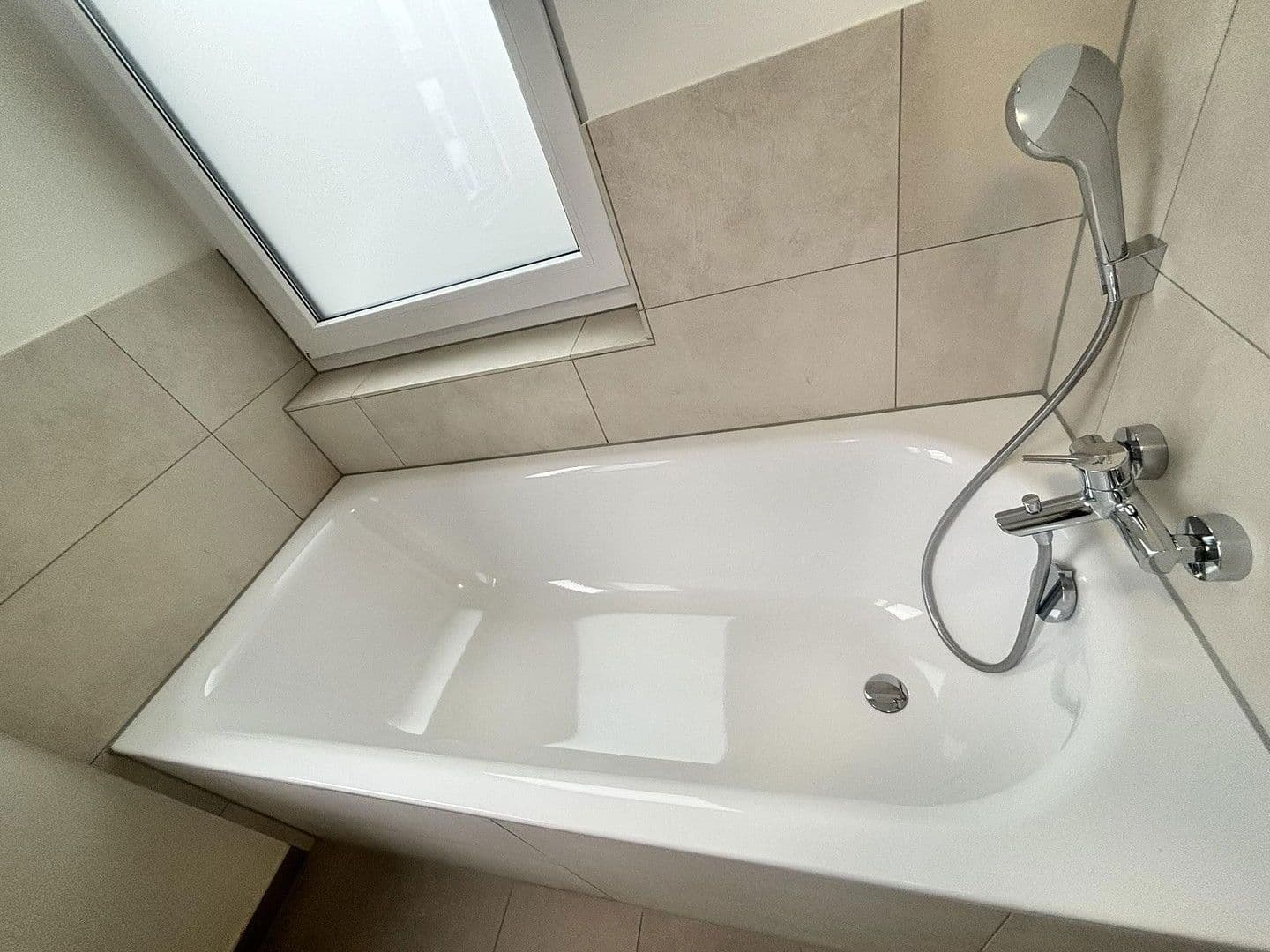 Prenájom bytu 3-izbový 98 m², Welschstrasse, Wiesbaden, Hesensko Prenájom bytu 3-izbový 98 m², Welschstrasse, Wiesbaden, Hesensko