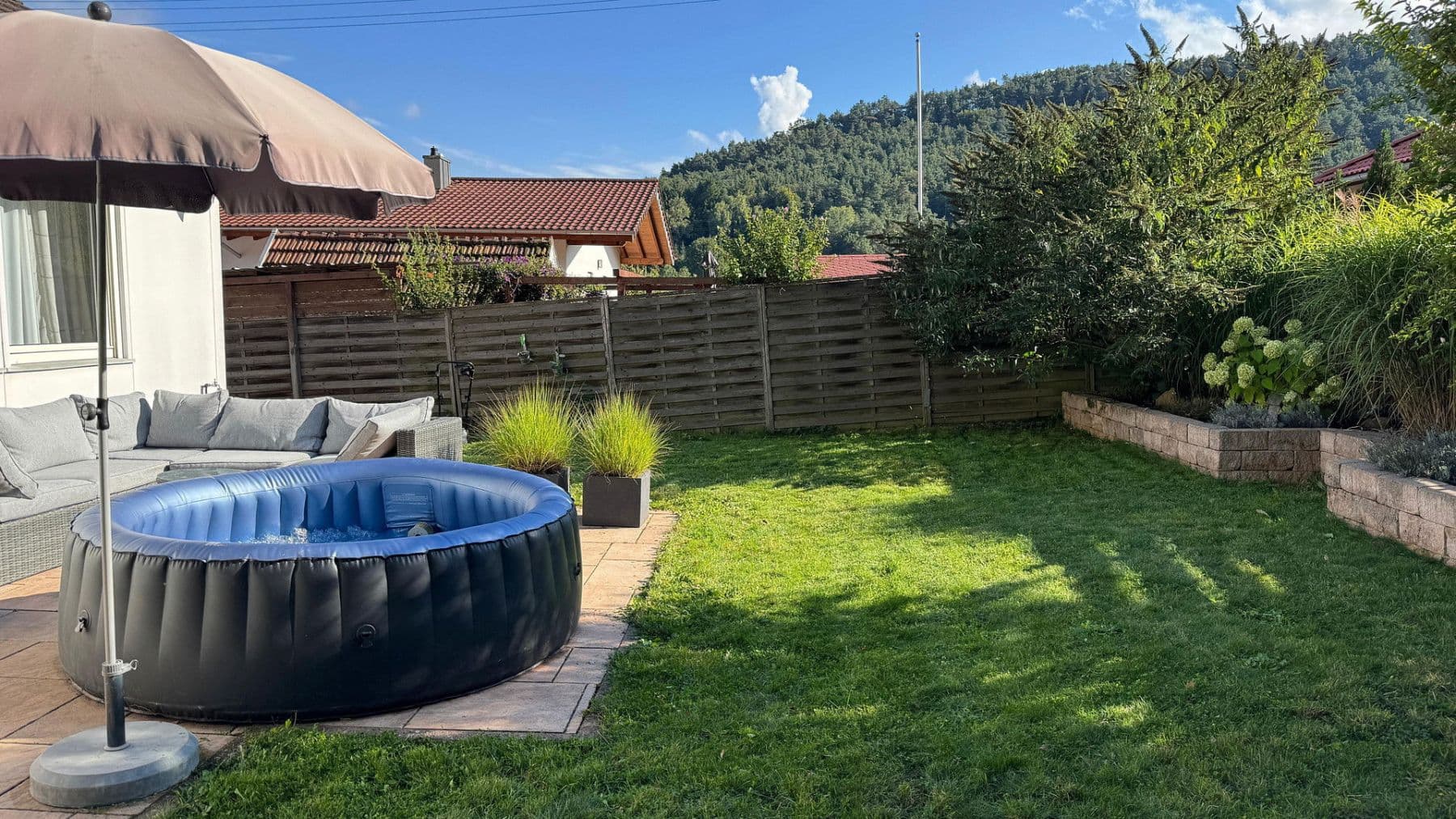 Predaj domu 125 m², pozemek 411 m², Lug, Porýnie-Falcko Predaj domu 125 m², pozemek 411 m², Lug, Porýnie-Falcko