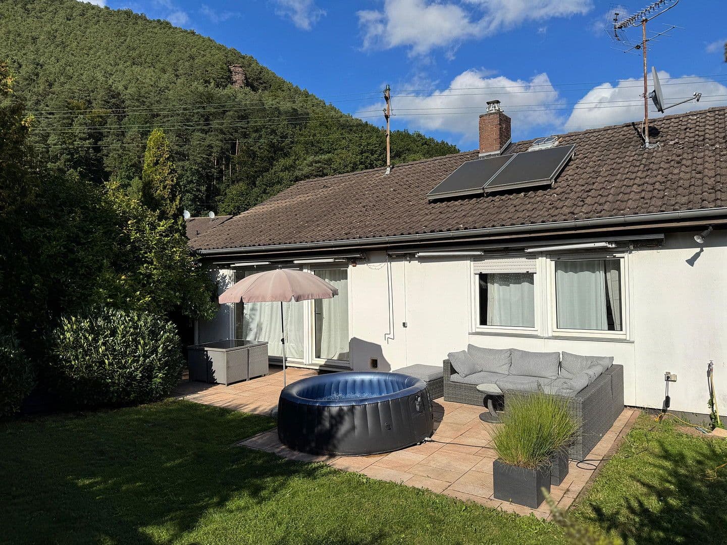 Predaj domu 125 m², pozemek 411 m², Lug, Porýnie-Falcko Predaj domu 125 m², pozemek 411 m², Lug, Porýnie-Falcko