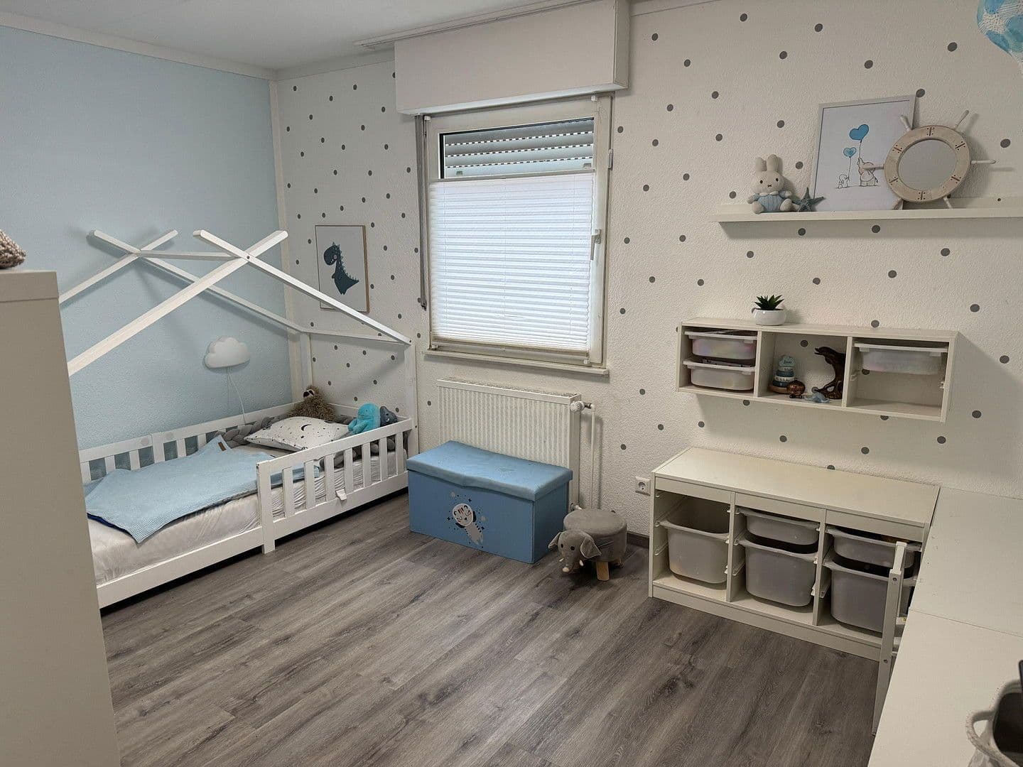 Predaj domu 125 m², pozemek 411 m², Lug, Porýnie-Falcko Predaj domu 125 m², pozemek 411 m², Lug, Porýnie-Falcko