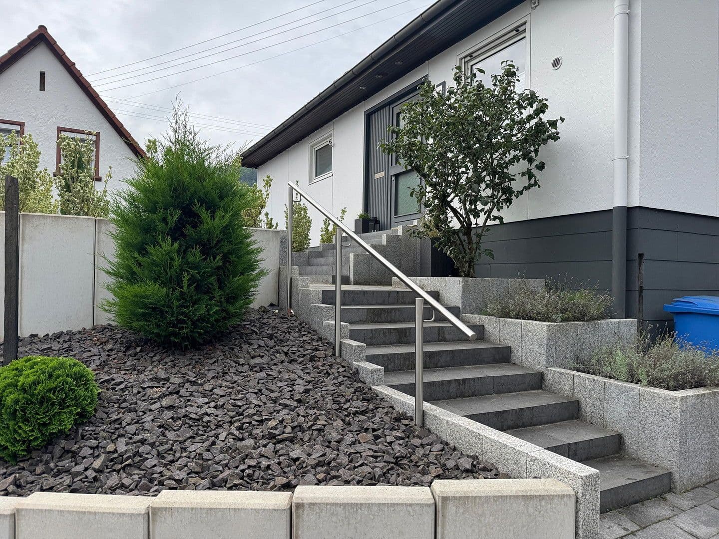 Predaj domu 125 m², pozemek 411 m², Lug, Porýnie-Falcko Predaj domu 125 m², pozemek 411 m², Lug, Porýnie-Falcko