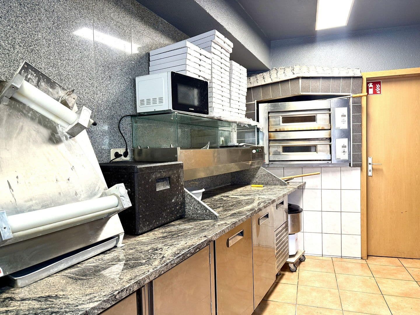 Prenájom nebytového priestoru 100 m², Hauptstraße 32, Rheinstetten, Bádensko-Wurttembersko Prenájom nebytového priestoru 100 m², Hauptstraße 32, Rheinstetten, Bádensko-Wurttembersko