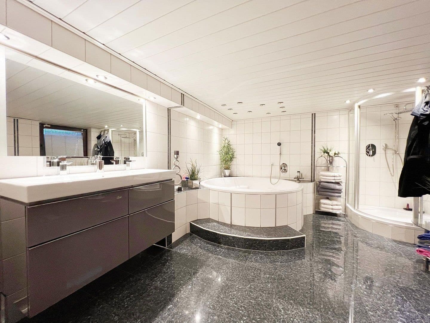 Predaj domu 276 m², pozemek 961 m², Duisburg, Severné Porýnie - Westfálsko Predaj domu 276 m², pozemek 961 m², Duisburg, Severné Porýnie - Westfálsko