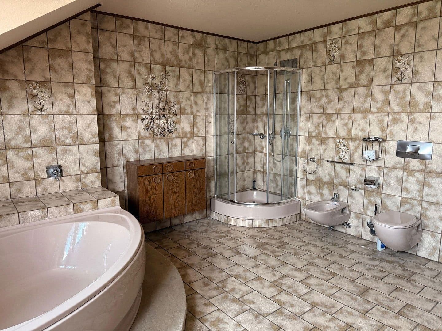 Predaj domu 478 m², pozemek 1.827 m², Neuhof, Hesensko Predaj domu 478 m², pozemek 1.827 m², Neuhof, Hesensko