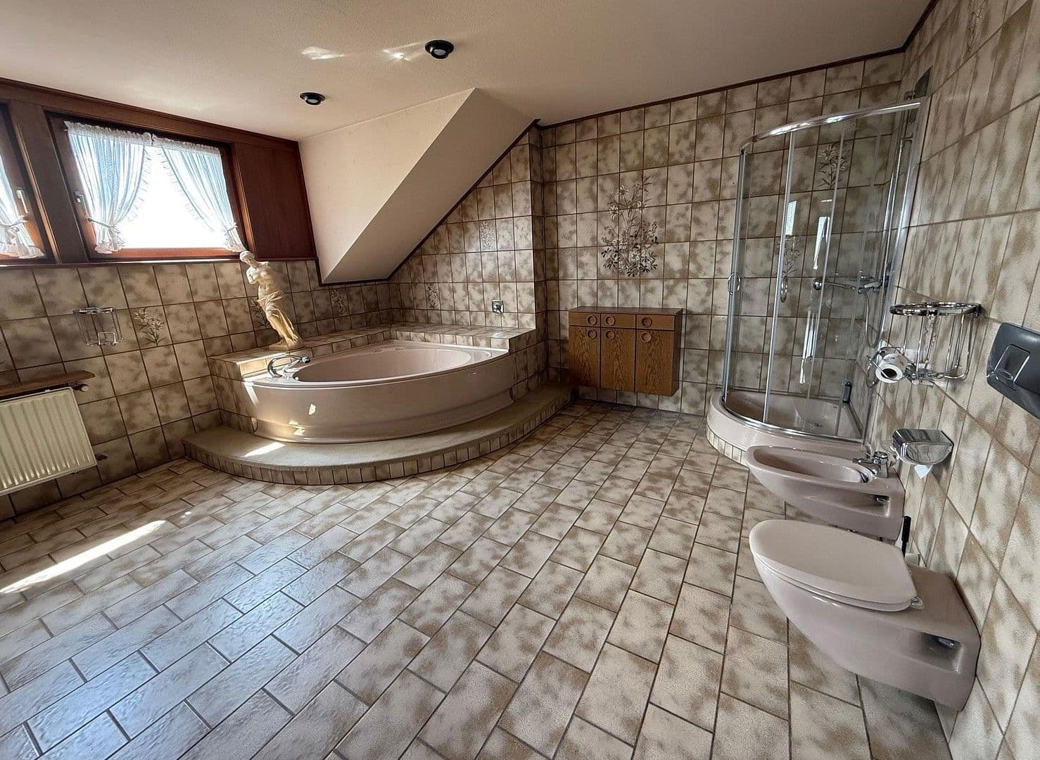 Predaj domu 478 m², pozemek 1.827 m², Neuhof, Hesensko Predaj domu 478 m², pozemek 1.827 m², Neuhof, Hesensko