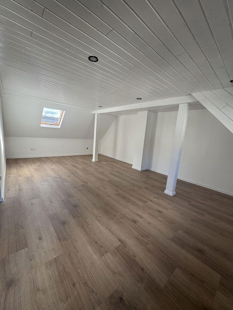 Prenájom domu 150 m², pozemek 168 m², Koblenz, Porýnie-Falcko Prenájom domu 150 m², pozemek 168 m², Koblenz, Porýnie-Falcko