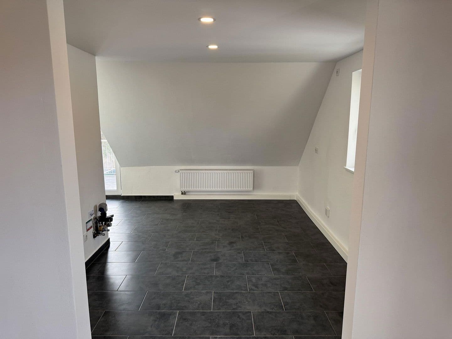 Prenájom bytu 3-izbový 89 m², Dresden, Sasko Prenájom bytu 3-izbový 89 m², Dresden, Sasko