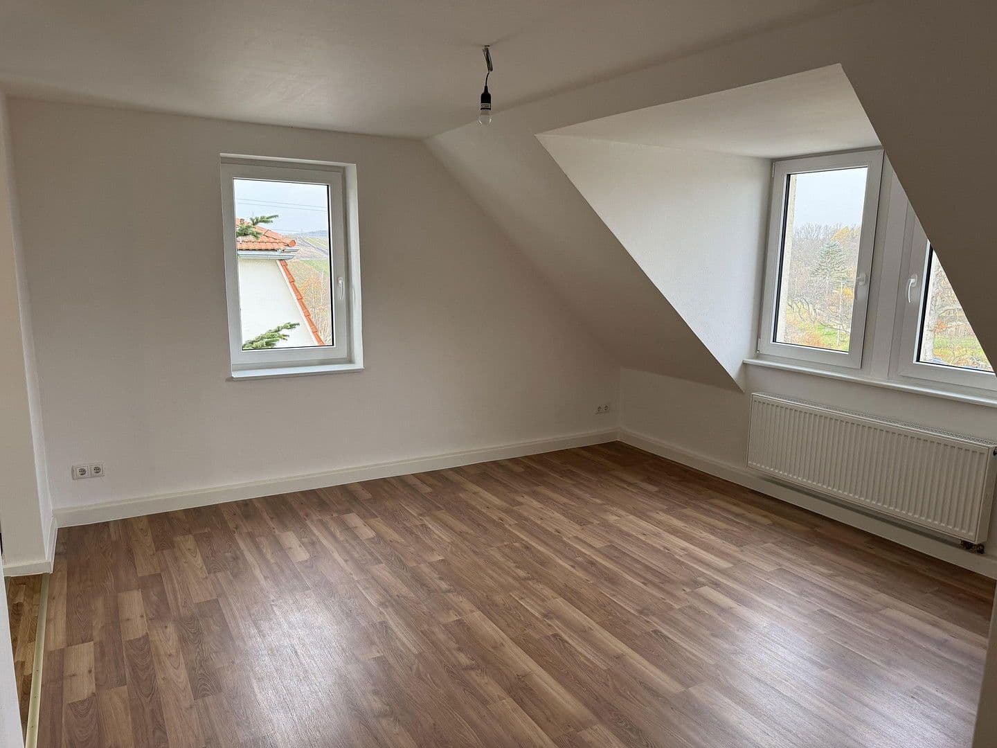 Prenájom bytu 3-izbový 89 m², Dresden, Sasko Prenájom bytu 3-izbový 89 m², Dresden, Sasko