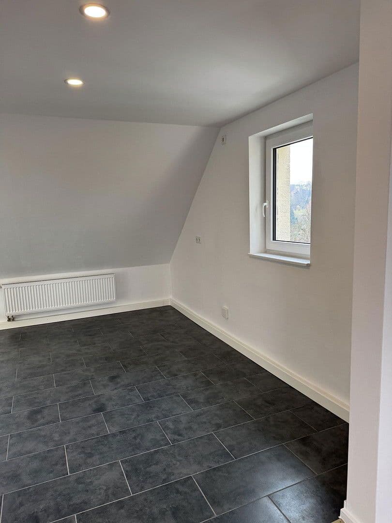 Prenájom bytu 3-izbový 89 m², Dresden, Sasko Prenájom bytu 3-izbový 89 m², Dresden, Sasko