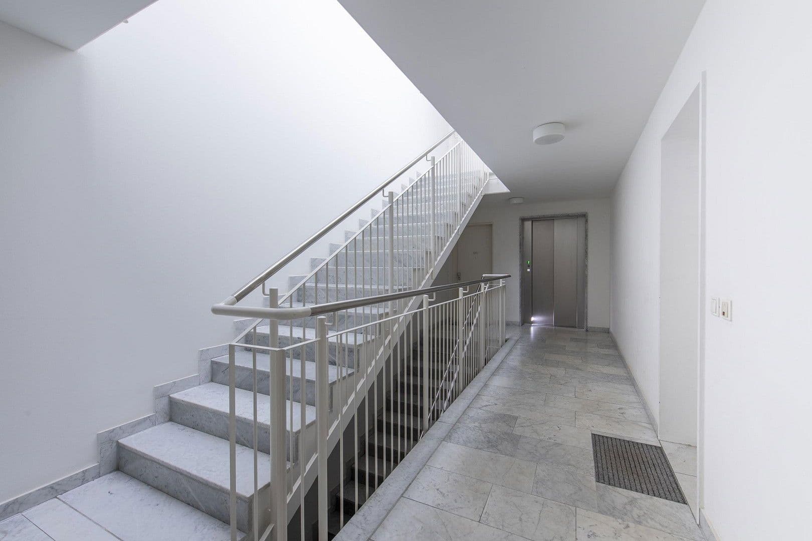 Prenájom bytu 2-izbový 70 m², Fürkhofstr. 18, München-Bogenhausen, Bavorsko Prenájom bytu 2-izbový 70 m², Fürkhofstr. 18, München-Bogenhausen, Bavorsko